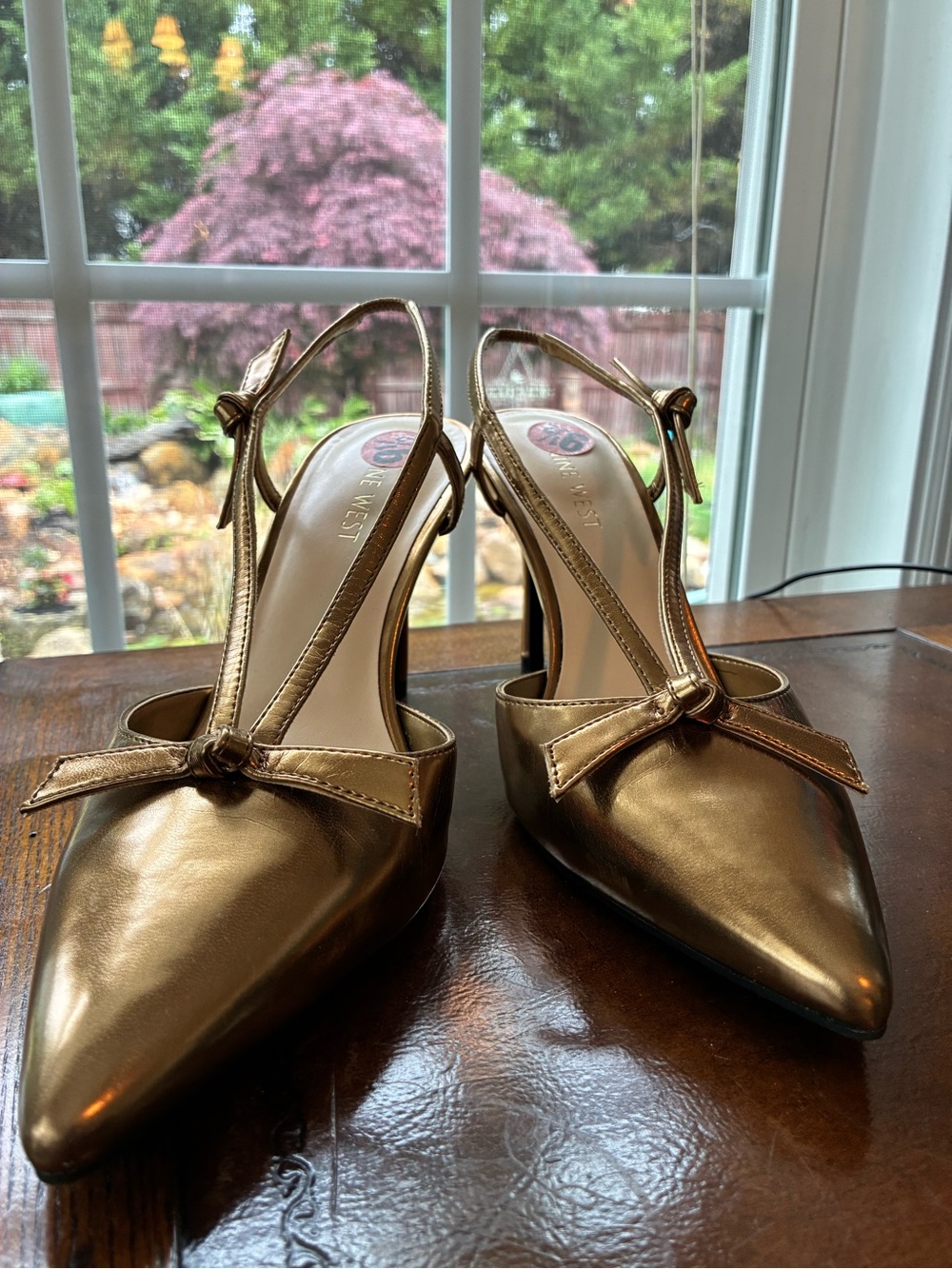 Nine West Metallic Gold Pointed Slingback Pumps with Bow. Size 9 1/2